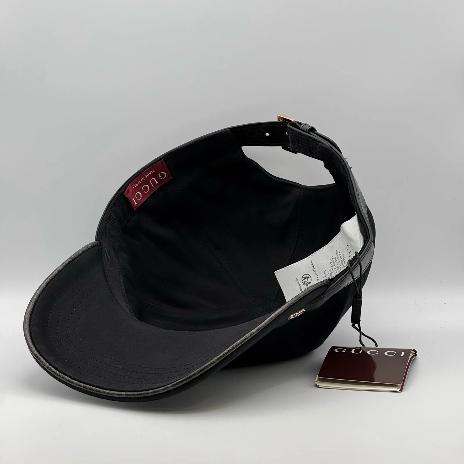 Black GG band cap interior, hang tag visible on lining