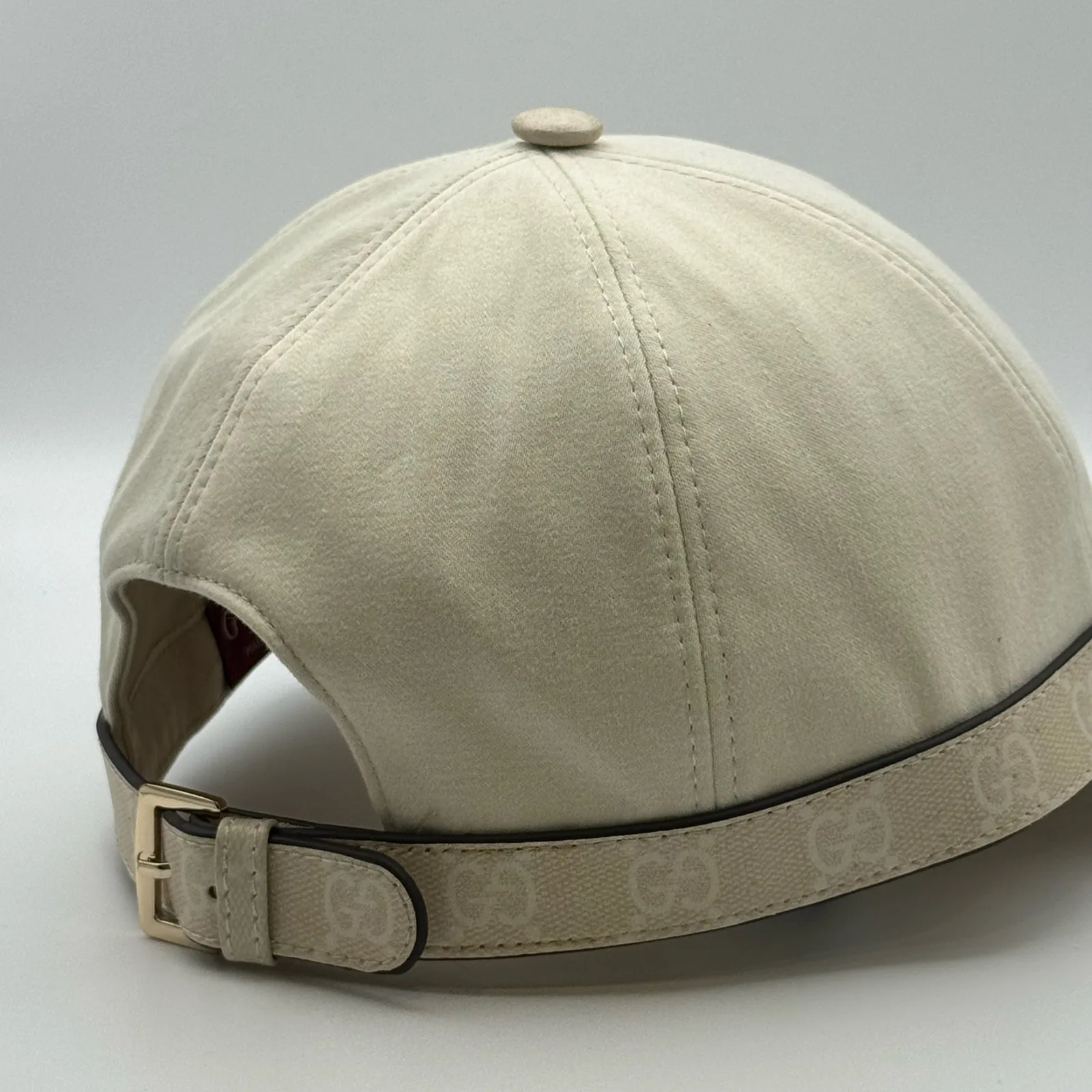 Cream GG band cap, close back view of strap and buckle