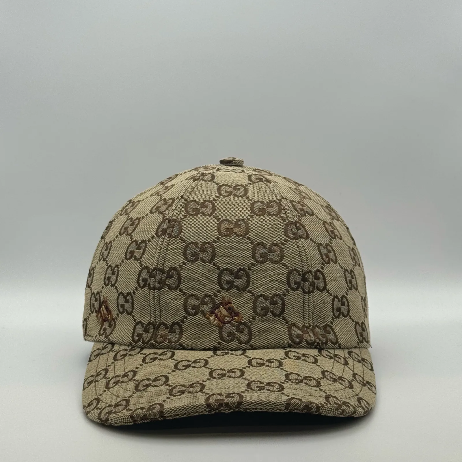 Beige GG canvas cap, front three-quarter view with a bee embroidery patch