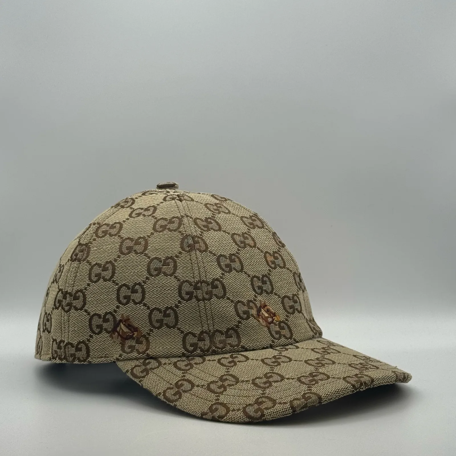 Beige GG canvas cap, front view showing the GG jacquard pattern and bee patch