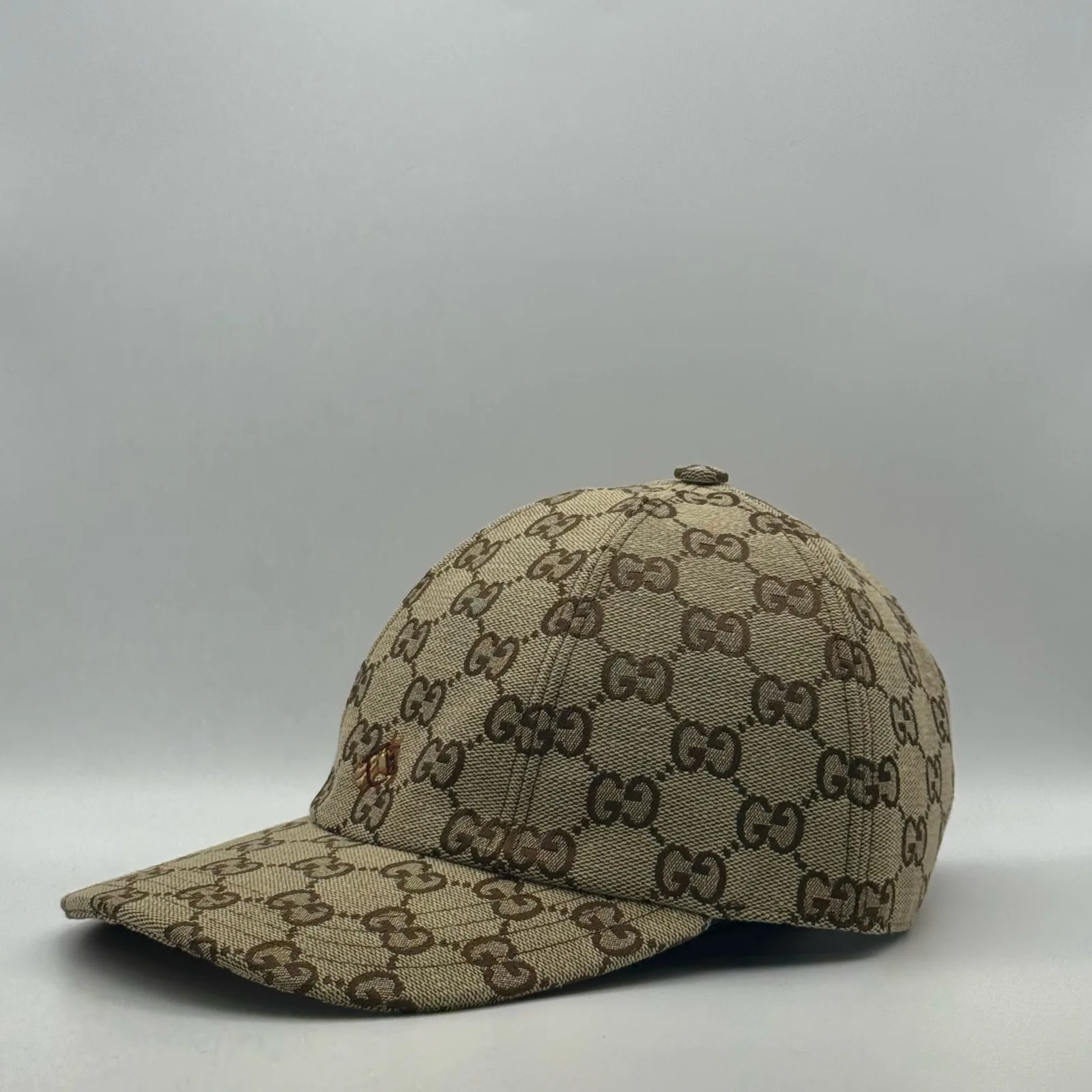 Beige GG canvas cap, side view showing the tonal brown trim