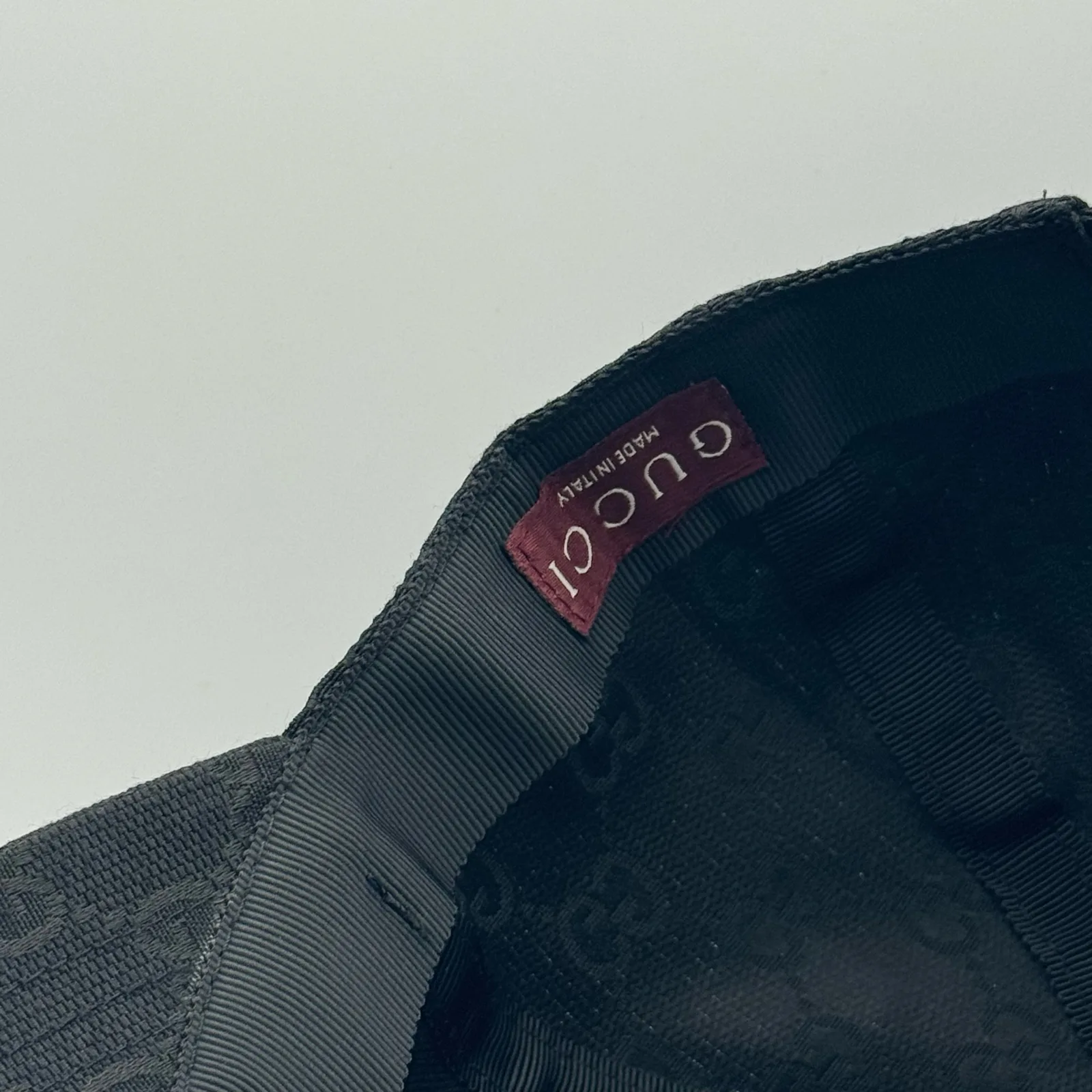 Black GG canvas cap, close-up of the interior brand tag